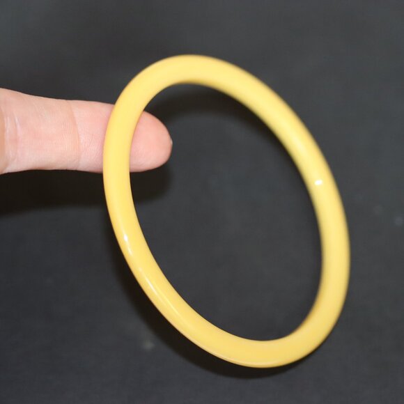 Vintage Bakelite Bangle Bracelets Pumpkin Yellow Orange Set of 2 - Picture 3 of 4